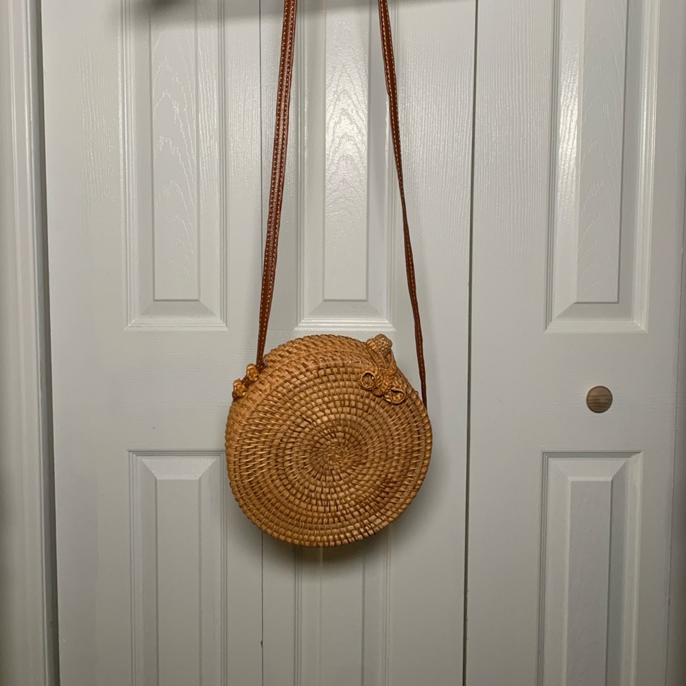 Small 8” Round Whicker Rattan Bag Hard Purse Beige with Leather Strap Used